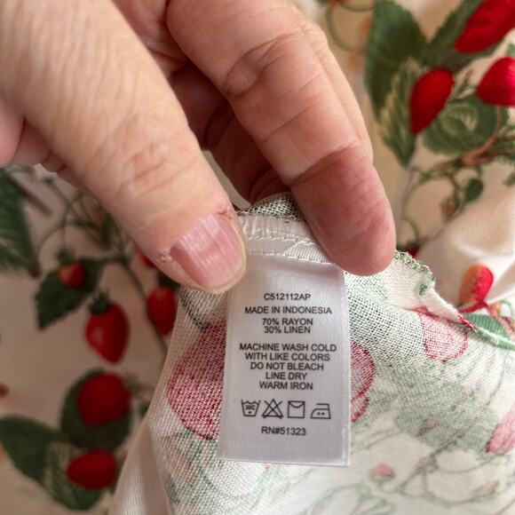 NEW Cece Woven Top Boho Blouse Shirt Linen Blend Red Green Strawberry print sz M - Picture 6 of 8